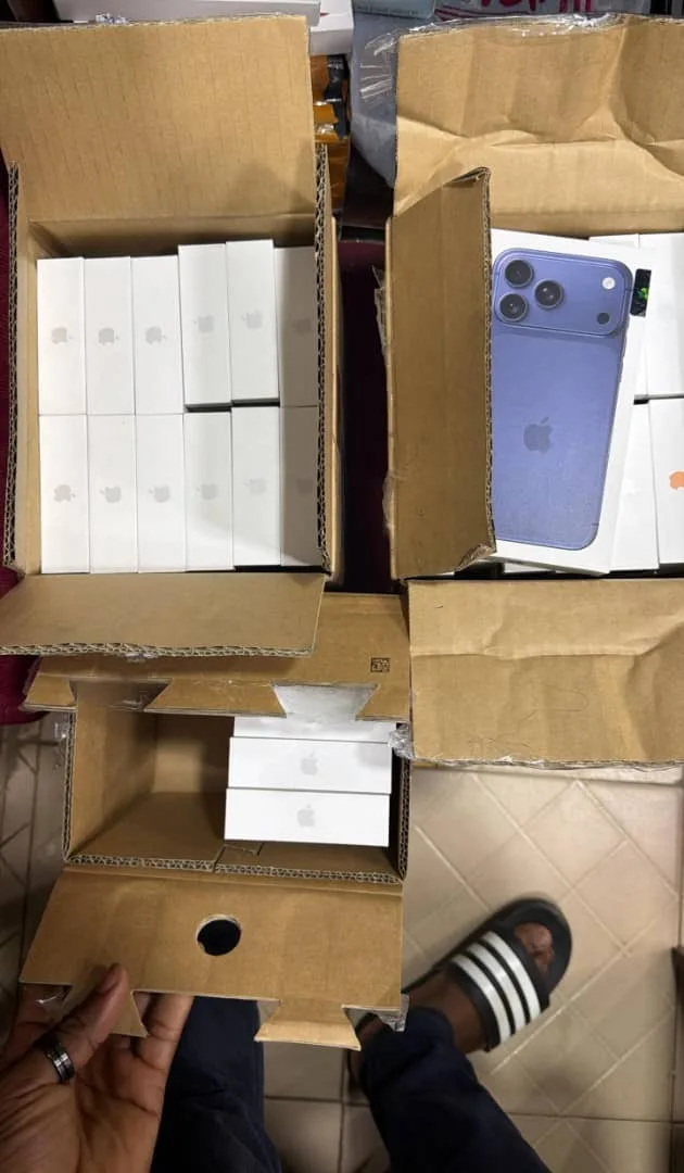 BRAND NEW NON ACTIVE 17PROMAX PHYSICAL + ESIM