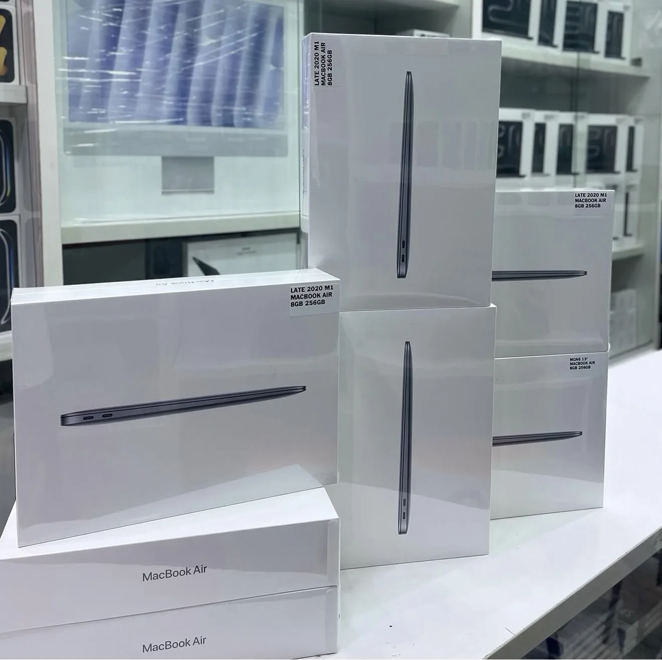BRAND NEW MACBOOK AIR M1 2020