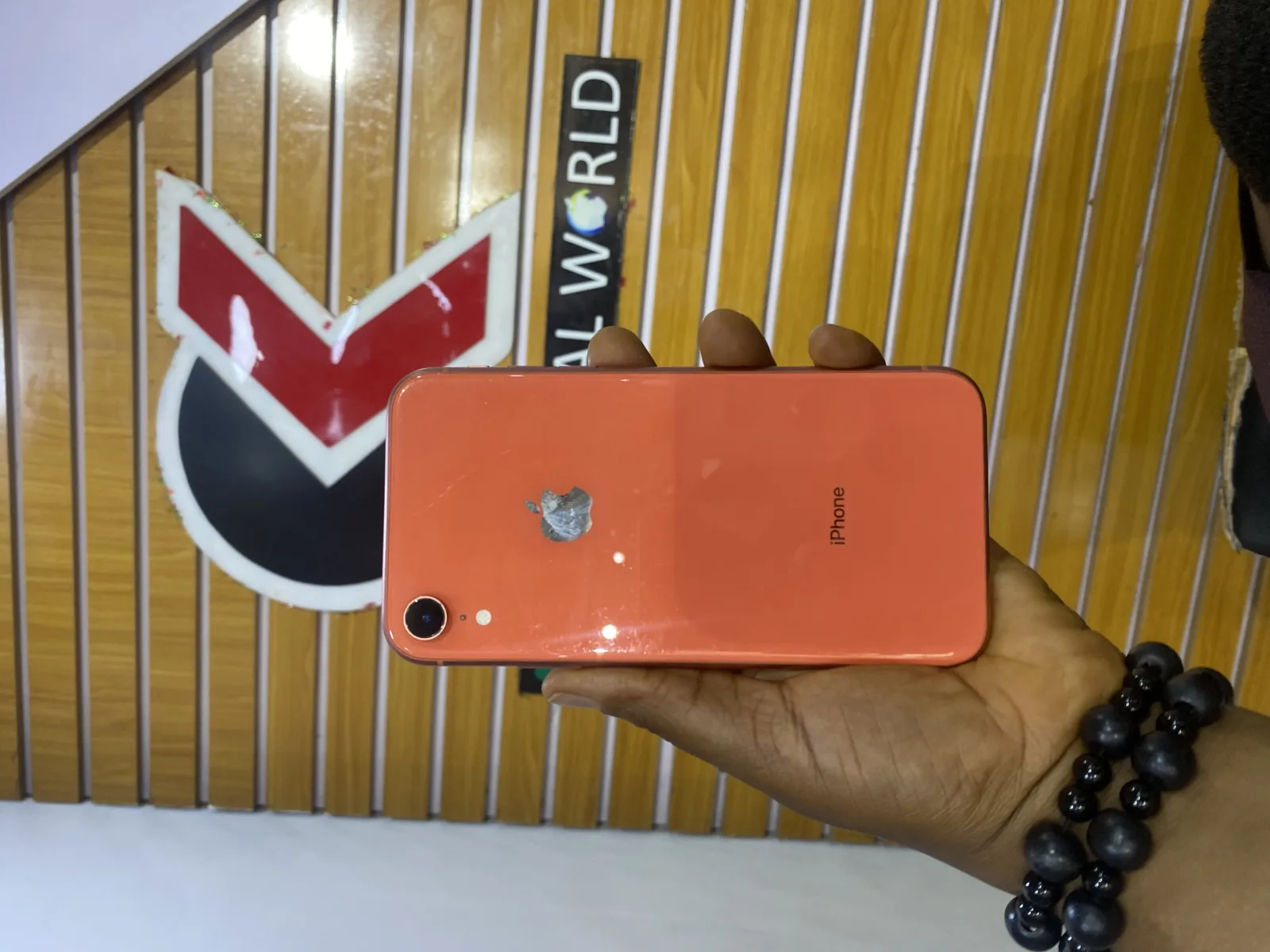 USED IPHONE XR PHYSICAL + ESIM