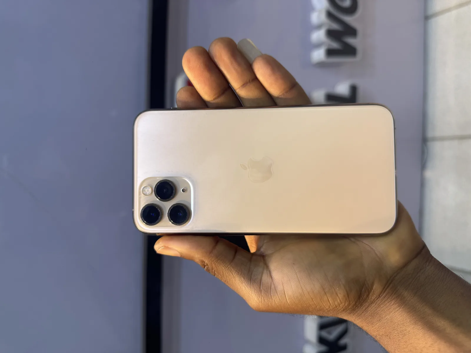 USED 11 PRO PHYSICAL + ESIM