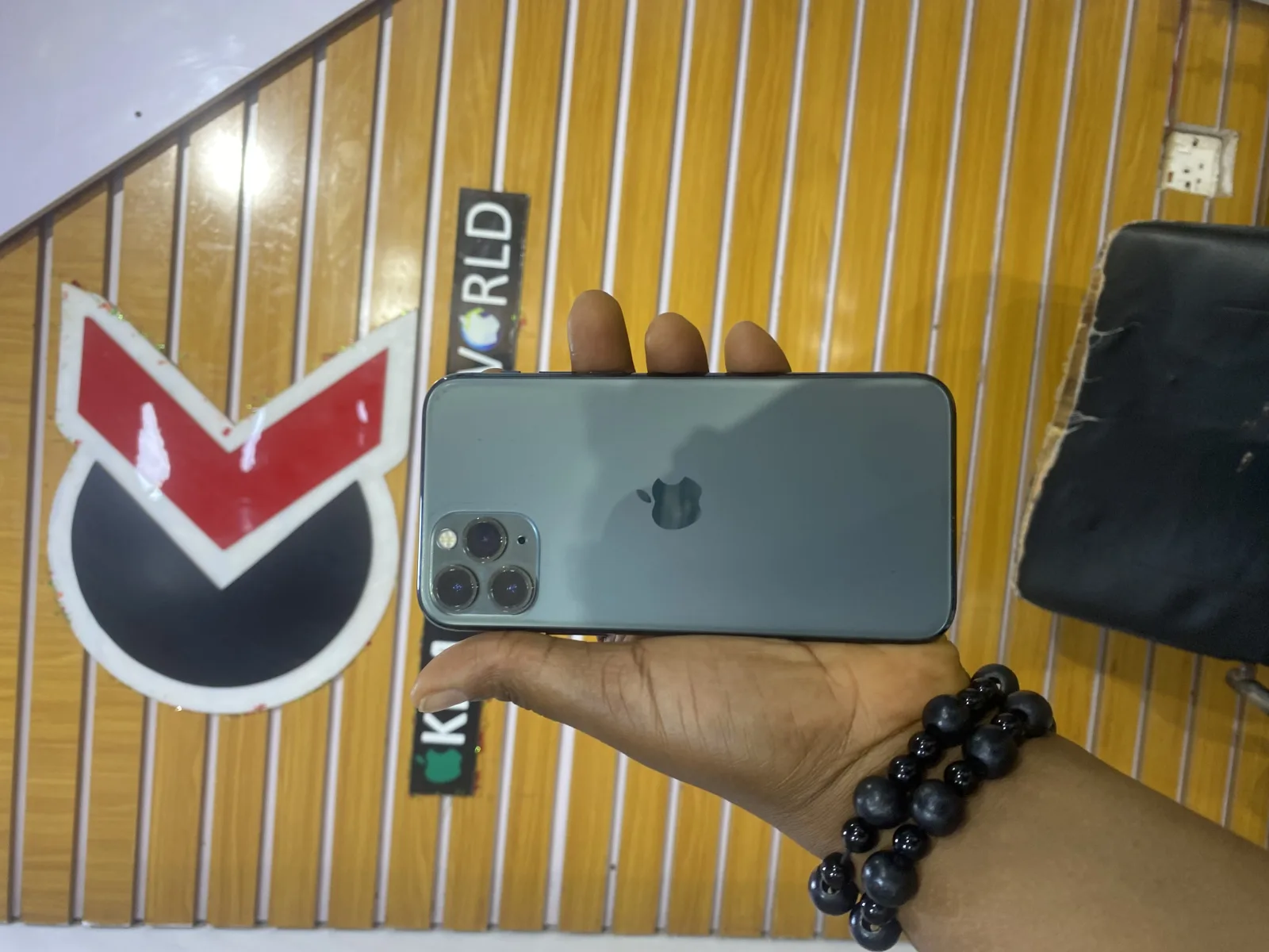 USED 11 PRO PHYSICAL + ESIM
